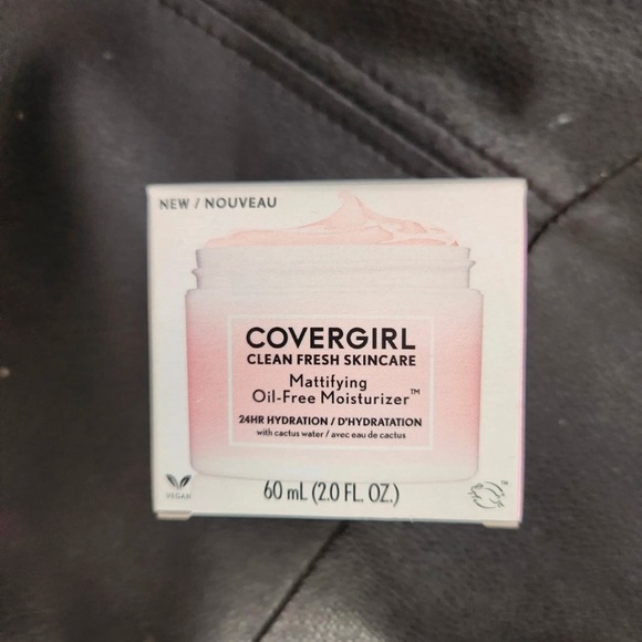 COVERGIRL Other - NIB Covergirl Clean Fresh Skincare Mattifying Oil-Free Moisturizer 2oz